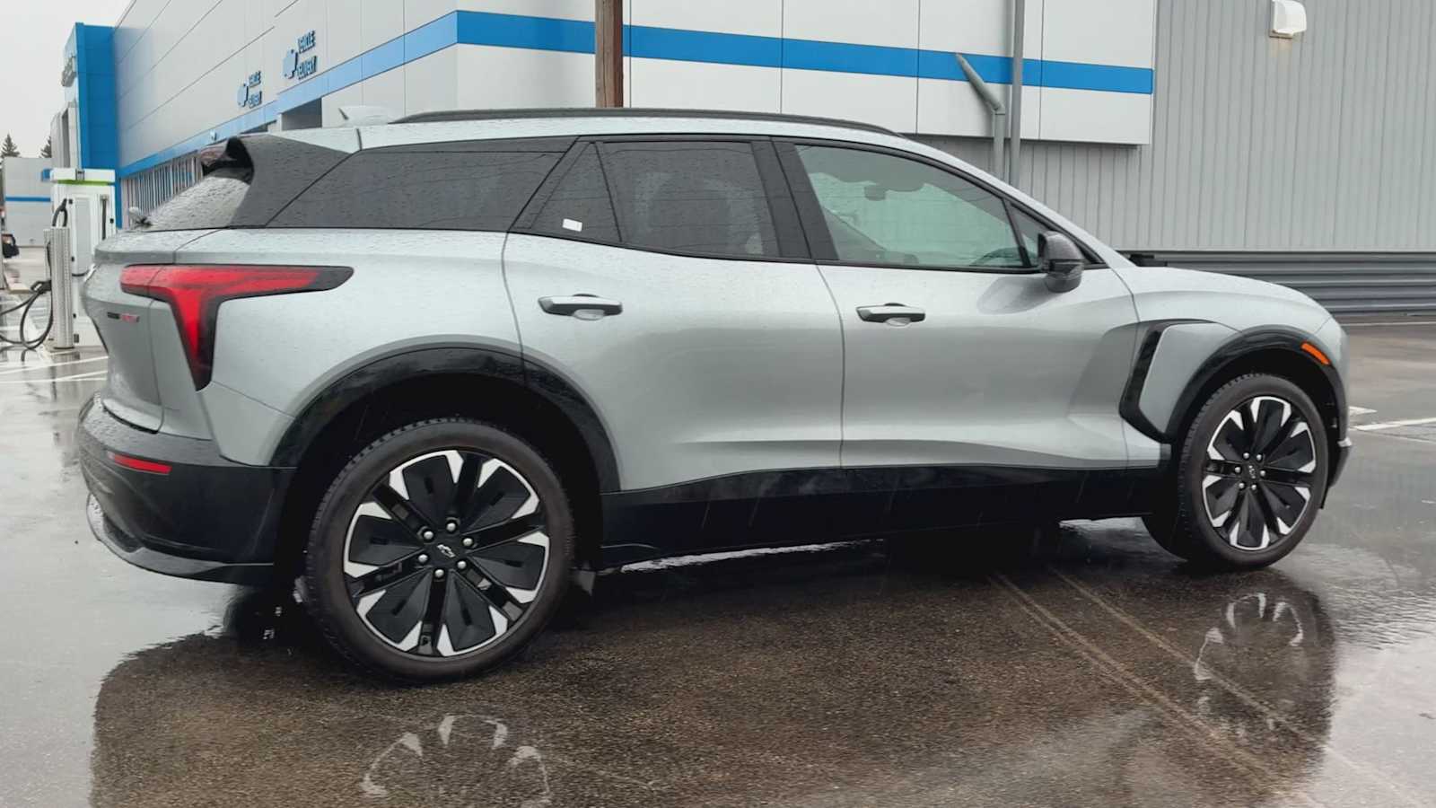 View vehicle photo 2