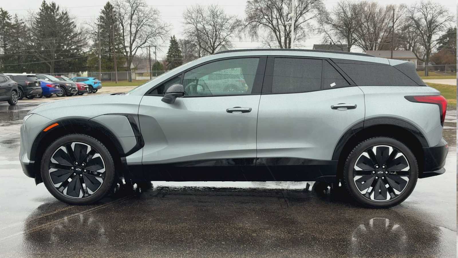 View vehicle photo 5