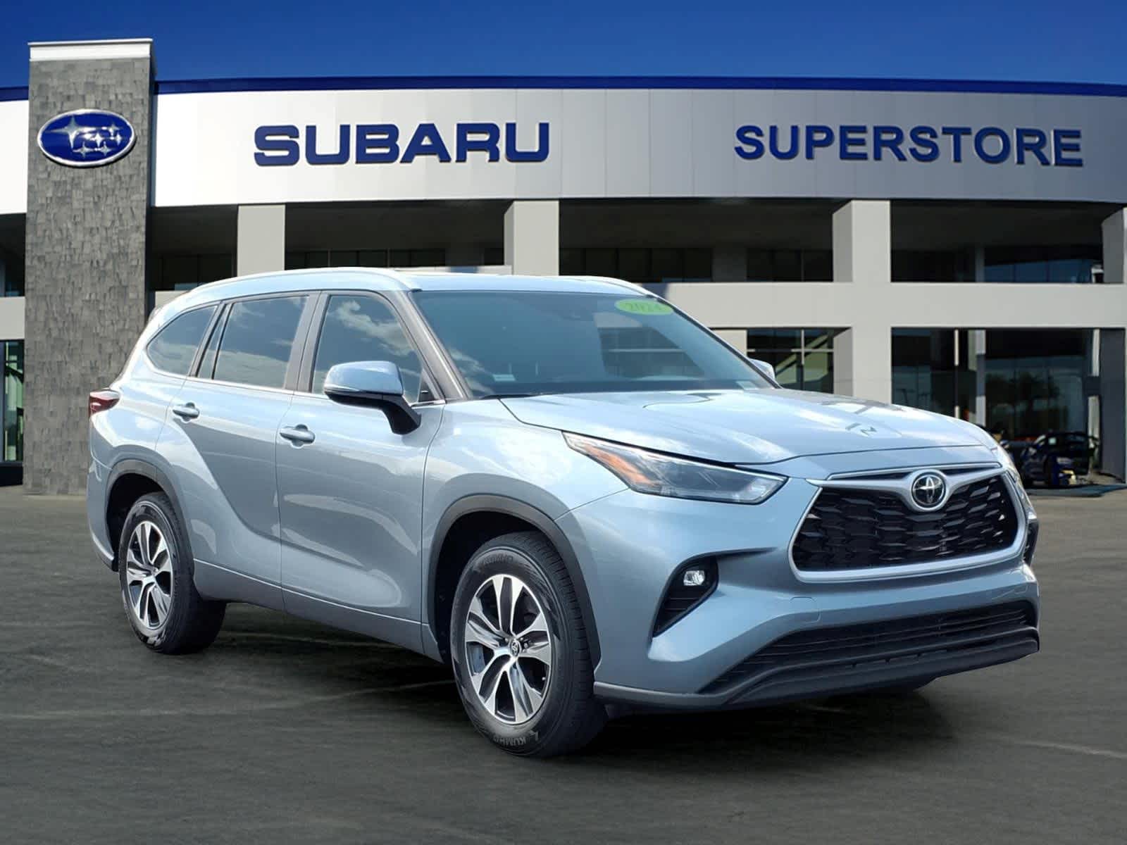 Moon Dust 2024 Toyota Highlander SUV / Crossover Front-Wheel Drive 8-Speed Automatic