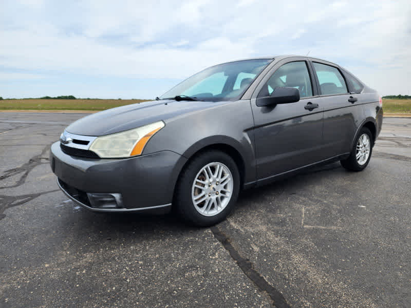 Used 2009 Ford Focus SE with VIN 1FAHP35N09W180116 for sale in Gilman, IL