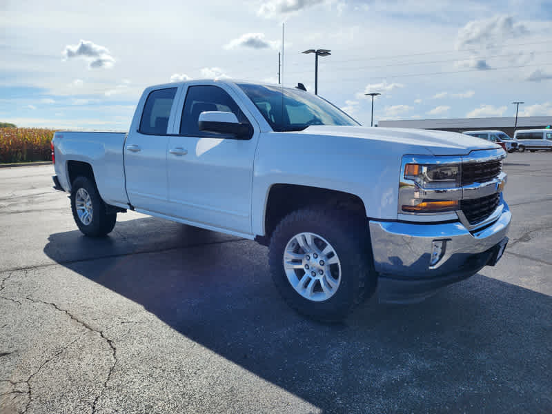 Used 2018 Chevrolet Silverado 1500 LT with VIN 1GCVKRECXJZ353107 for sale in Gilman, IL