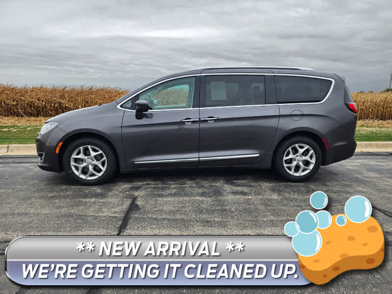 Used 2018 Chrysler Pacifica Touring L Plus with VIN 2C4RC1EG4JR033987 for sale in Gilman, IL