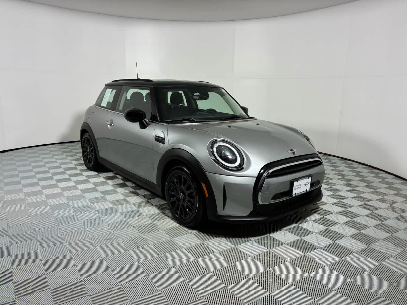2024 MINI Hardtop Cooper's photo