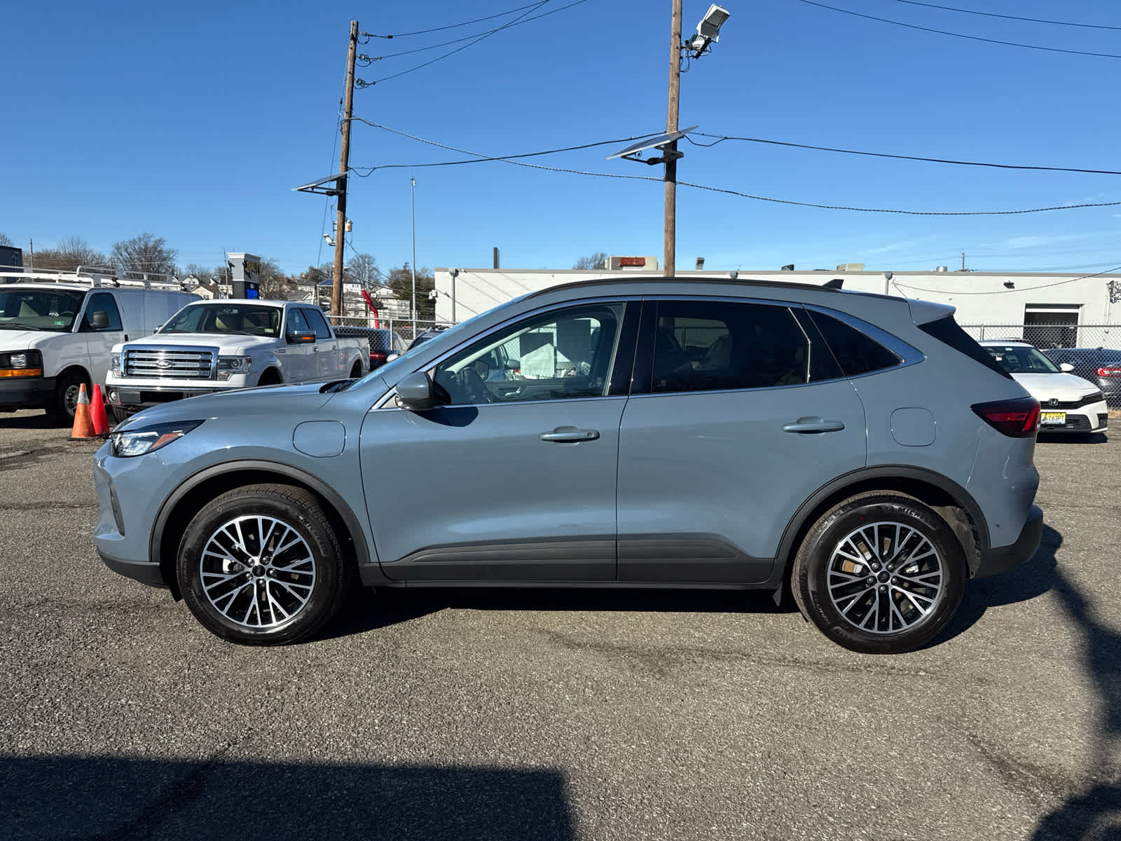 View vehicle photo 3