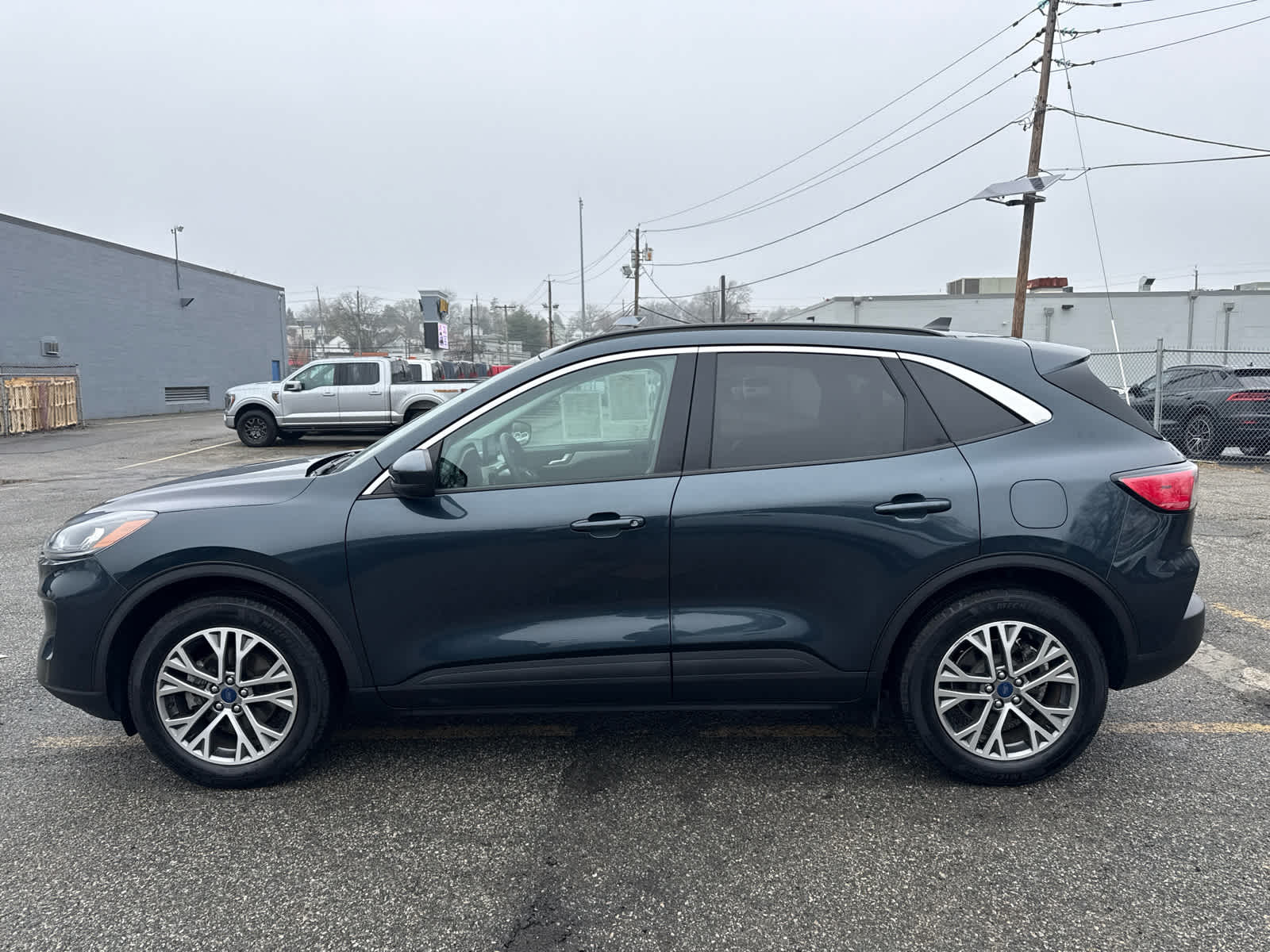 View vehicle photo 3