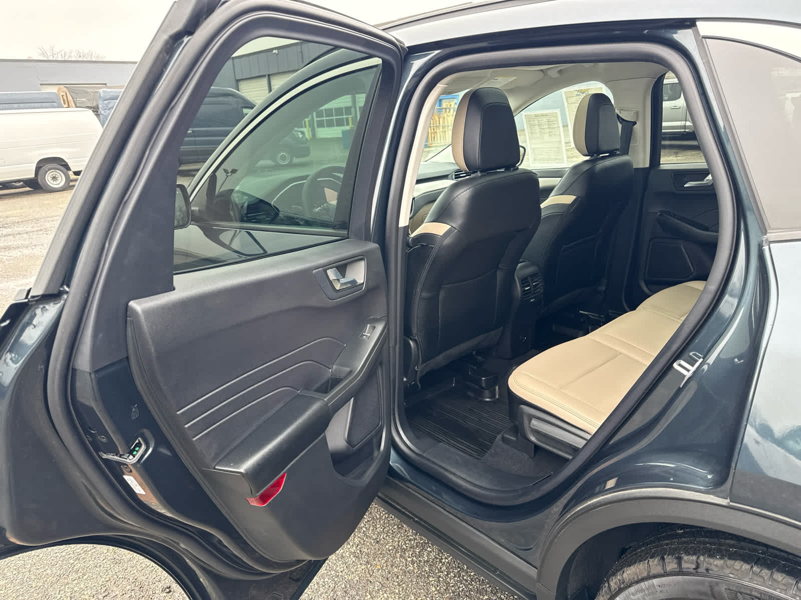 View vehicle photo 7