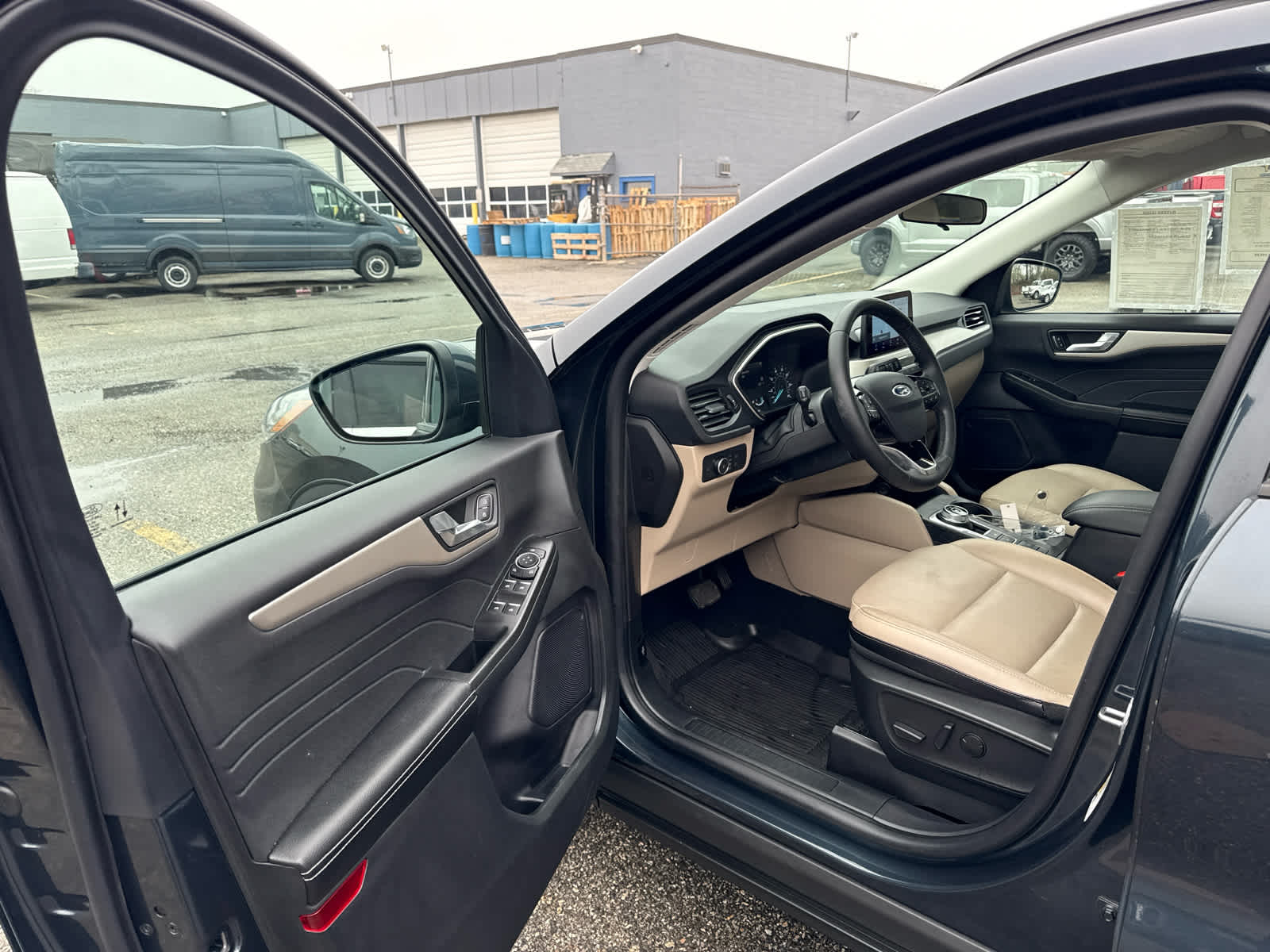 View vehicle photo 6