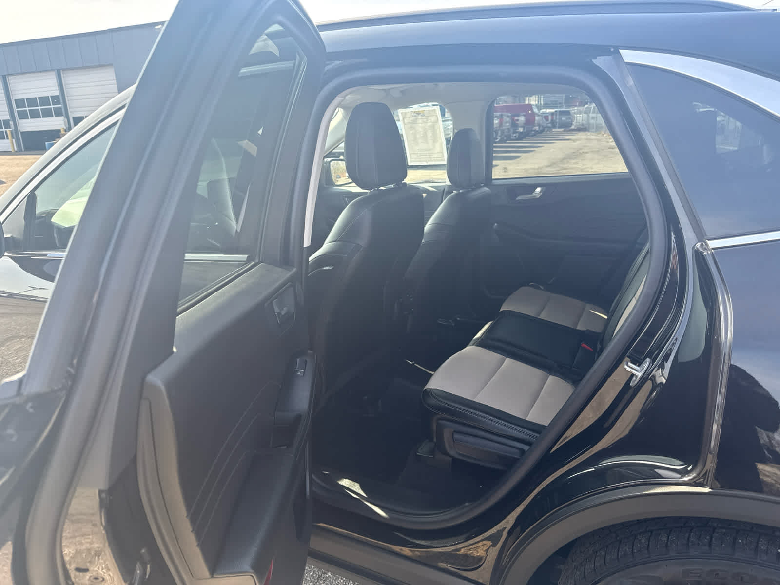 View vehicle photo 7