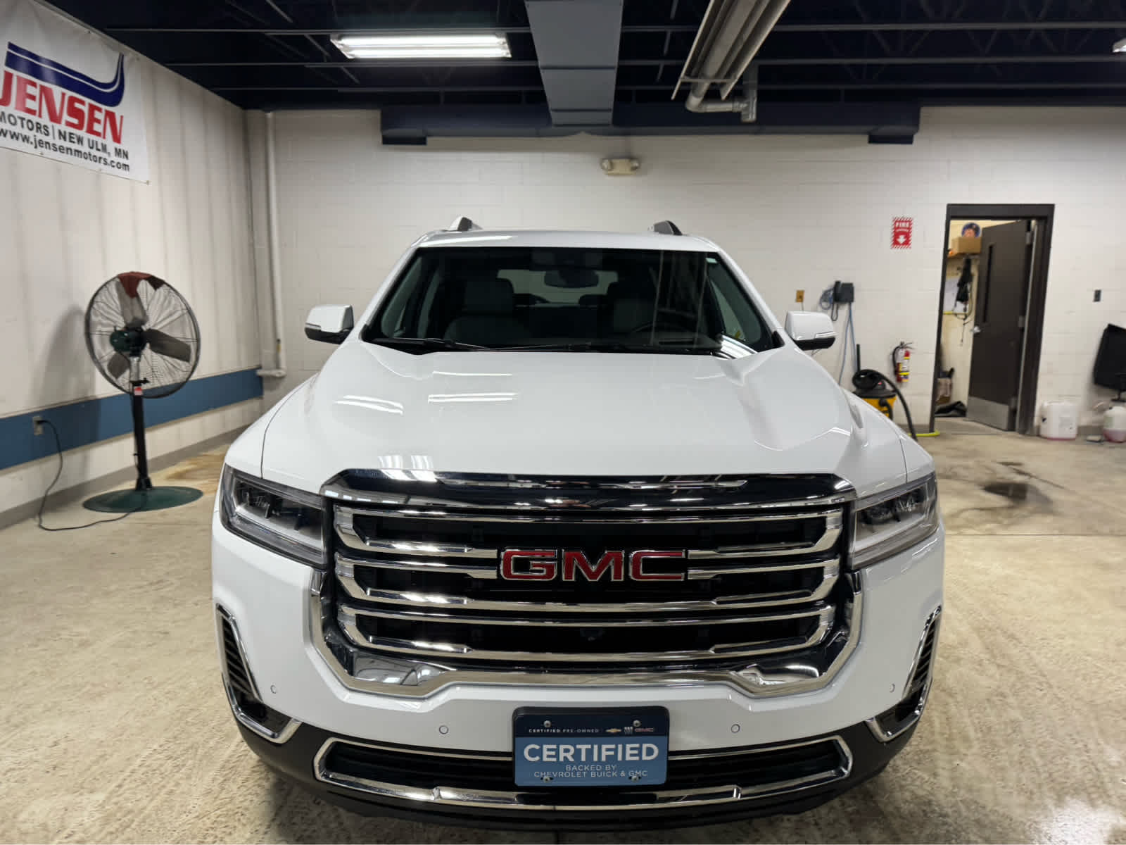 View vehicle photo 2