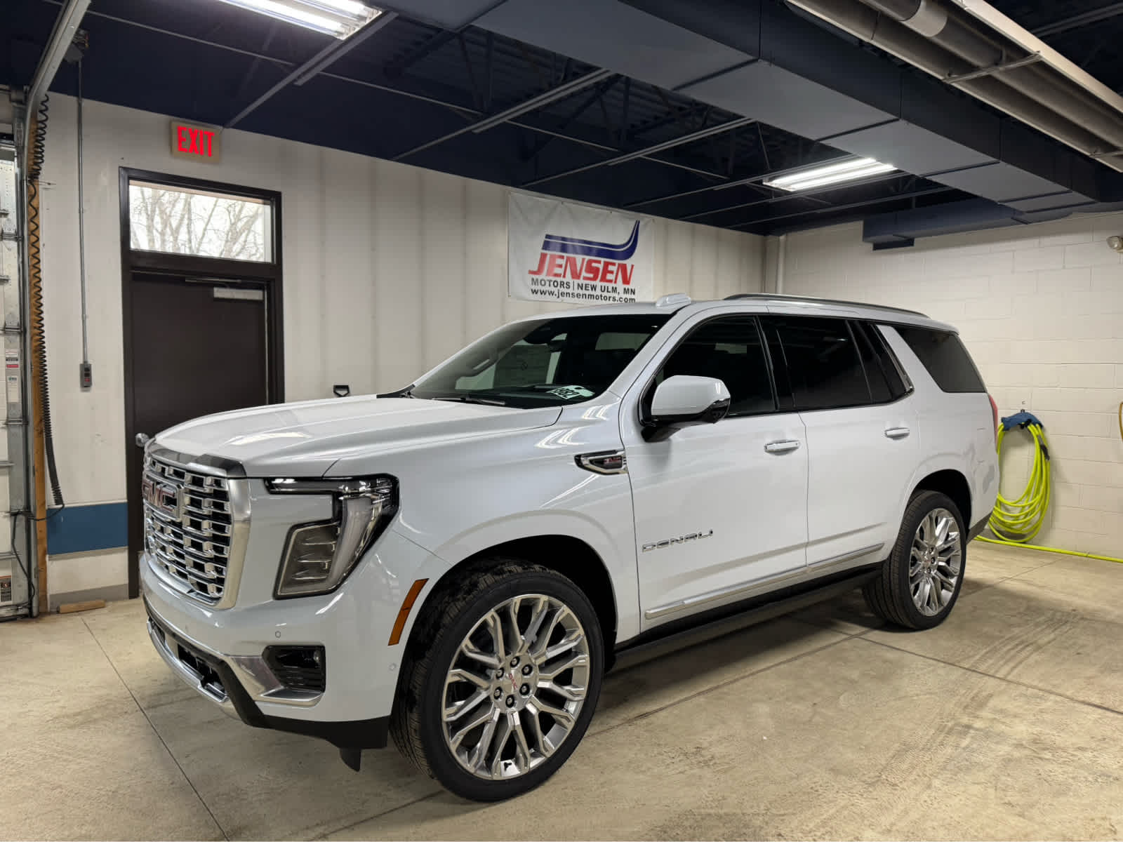 Glacier White Tricoat 2026 GMC Yukon Denali 4WD SUV / Crossover Four-Wheel Drive Automatic