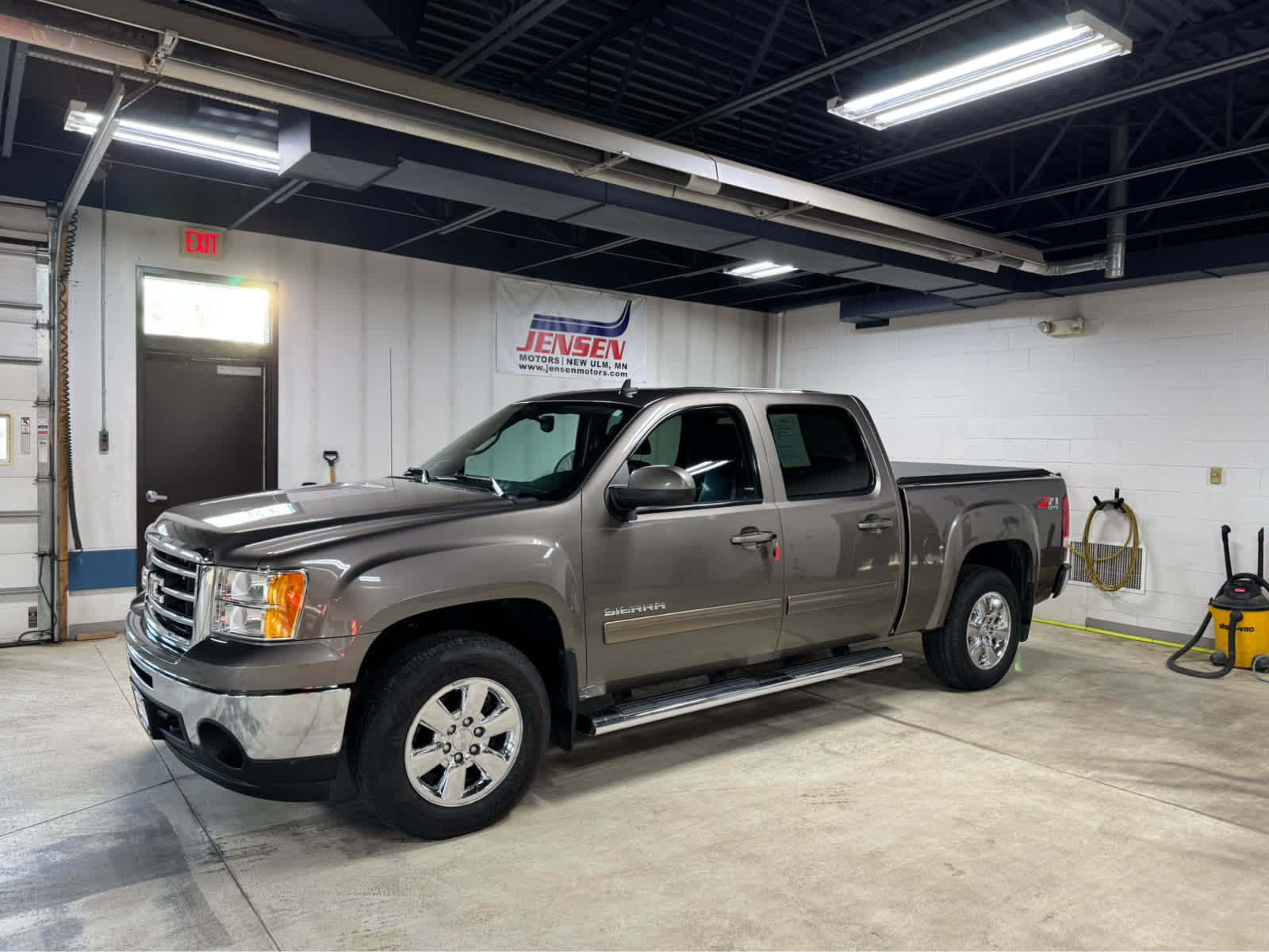 Gray (Mocha Steel Metallic) 2013 GMC Sierra 1500 SLT Crew Cab 4WD Pickup Truck Four-Wheel Drive 6-Speed Automatic