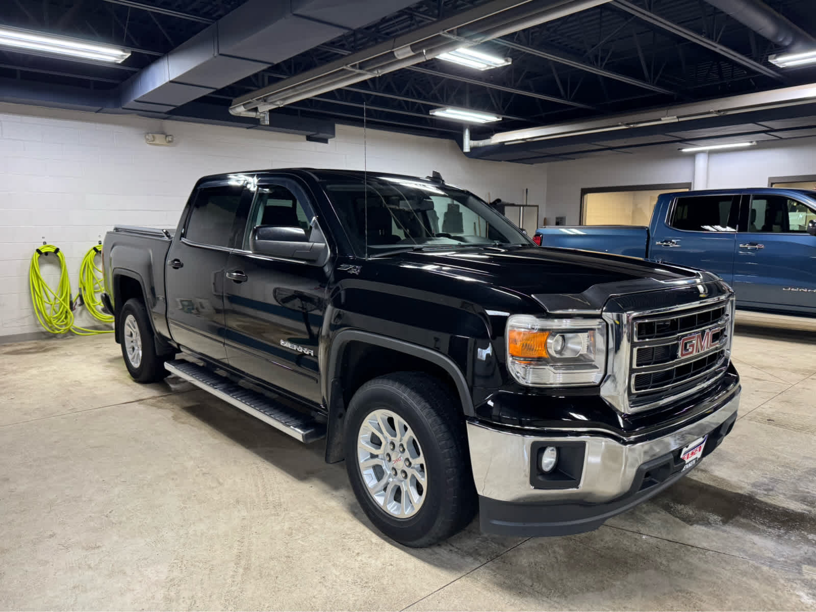 View vehicle photo 3