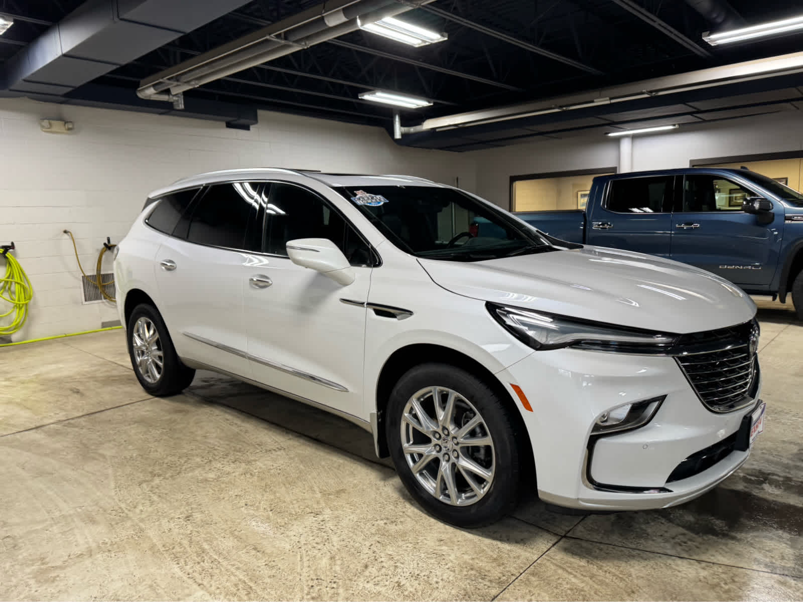 View vehicle photo 3