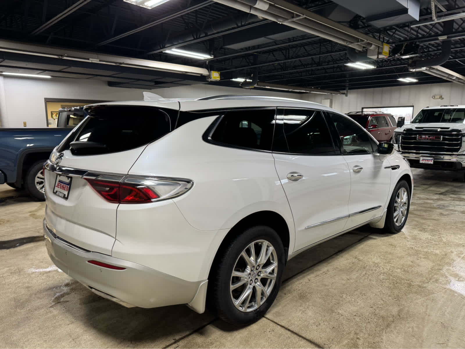 View vehicle photo 4