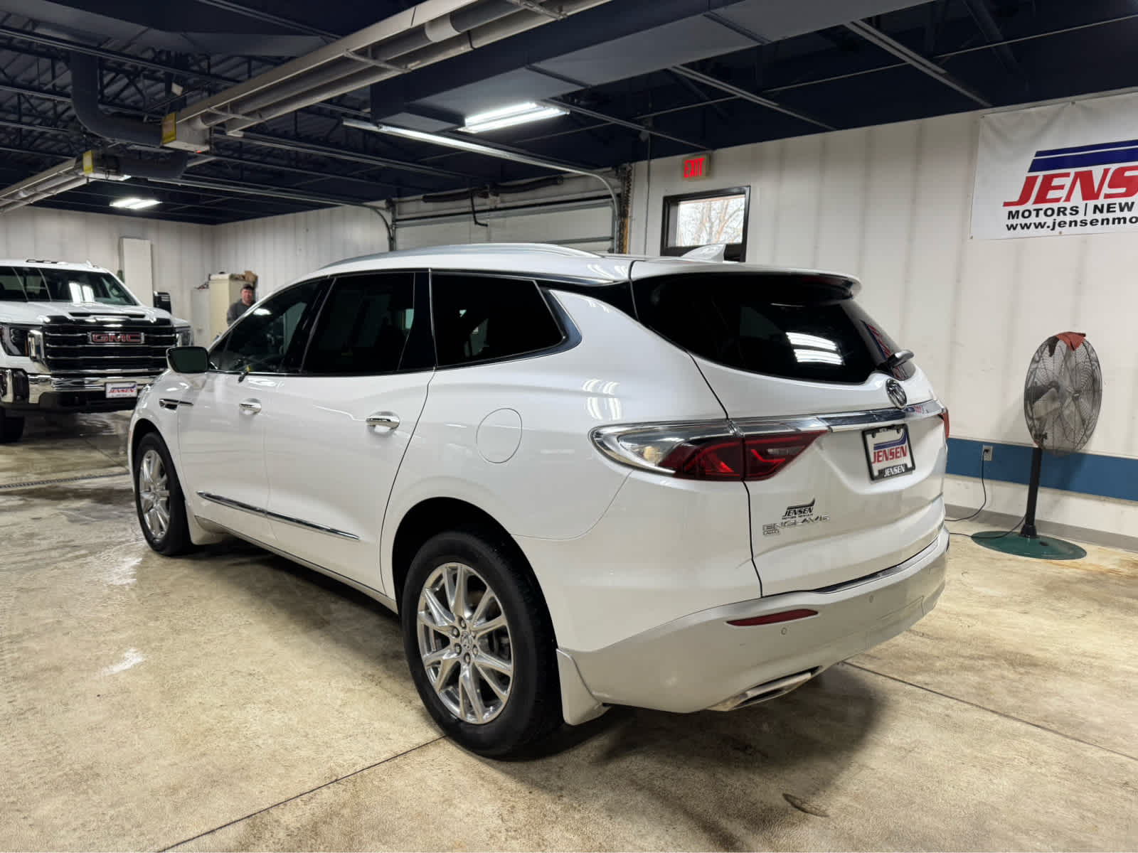 View vehicle photo 6