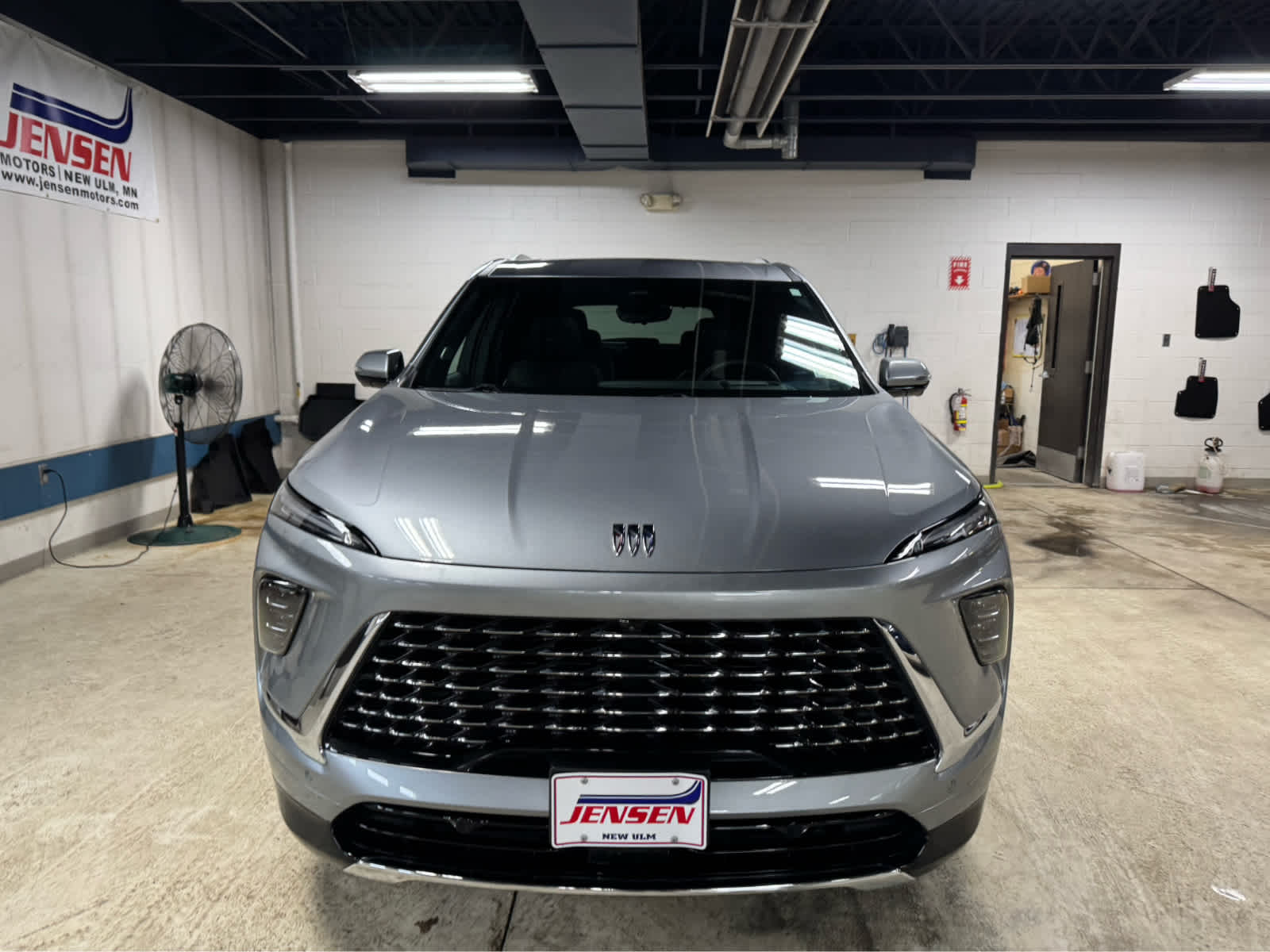 View vehicle photo 2