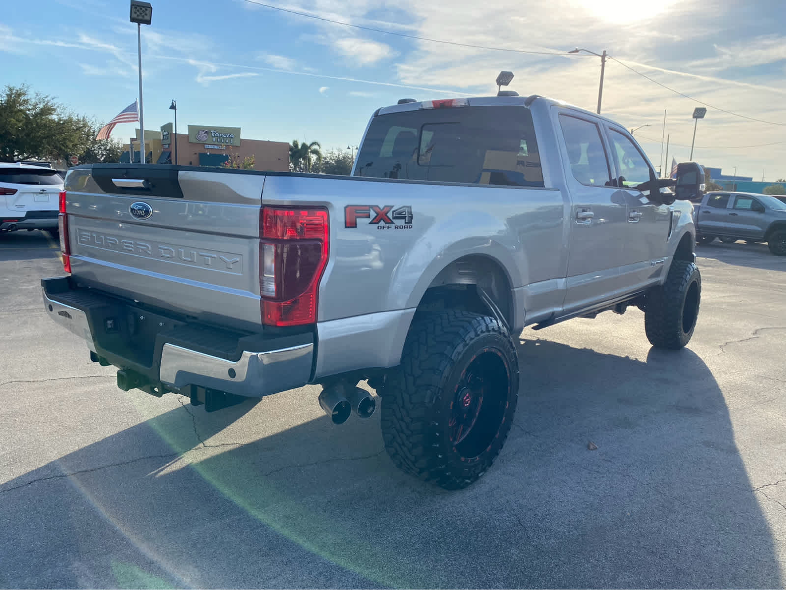 2022 Ford Super Duty F-250 SRW LARIAT 4WD Crew Cab 6.75 Box 8