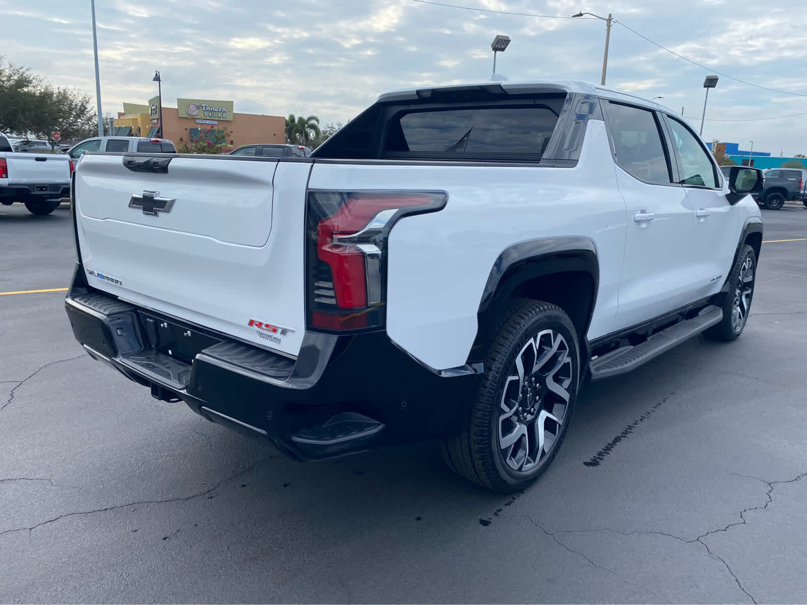 2025 Chevrolet Silverado EV RST e4WD Crew Cab Max Range 8