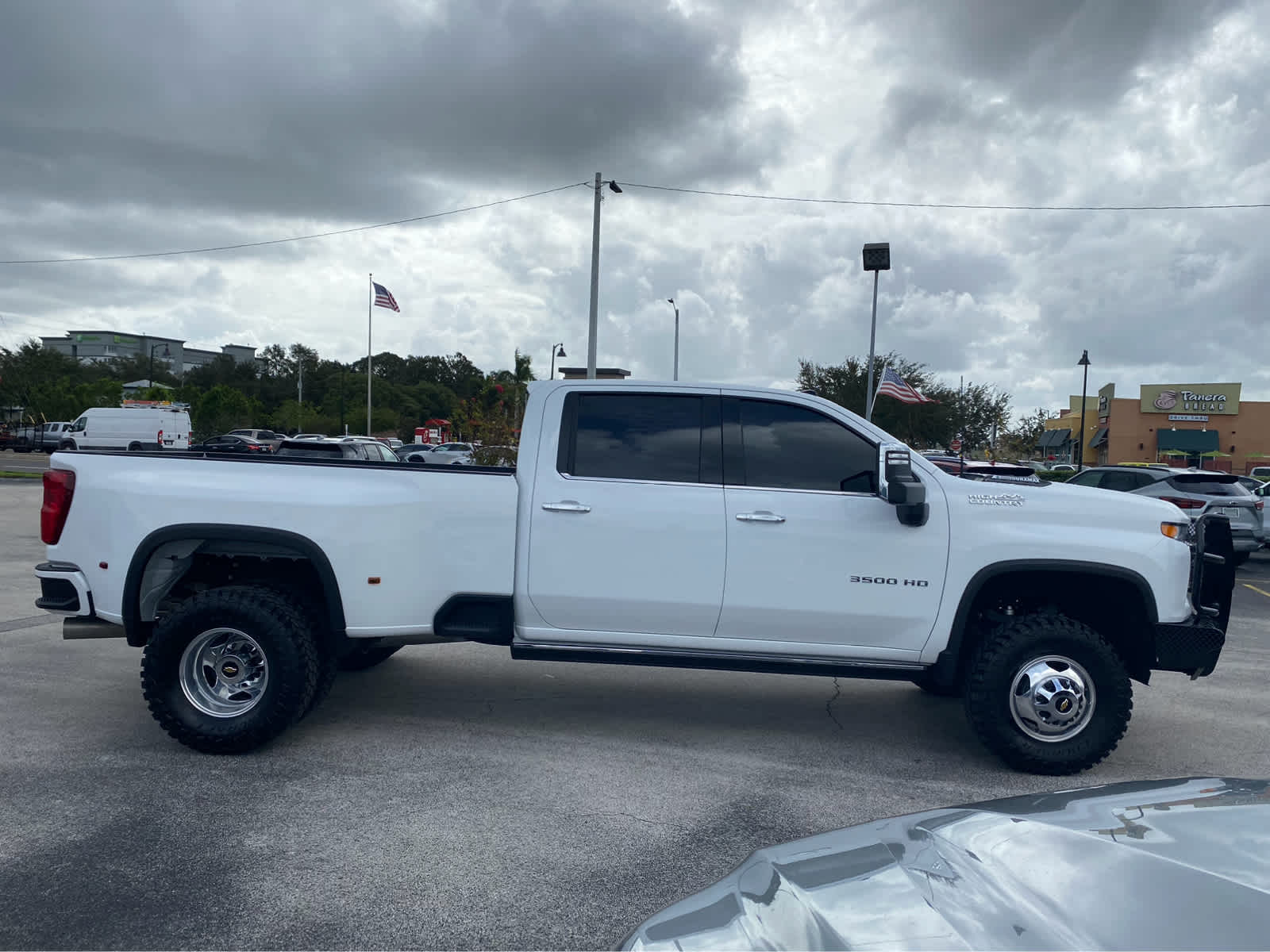 2022 Chevrolet Silverado 3500HD High Country 4WD Crew Cab 172 9