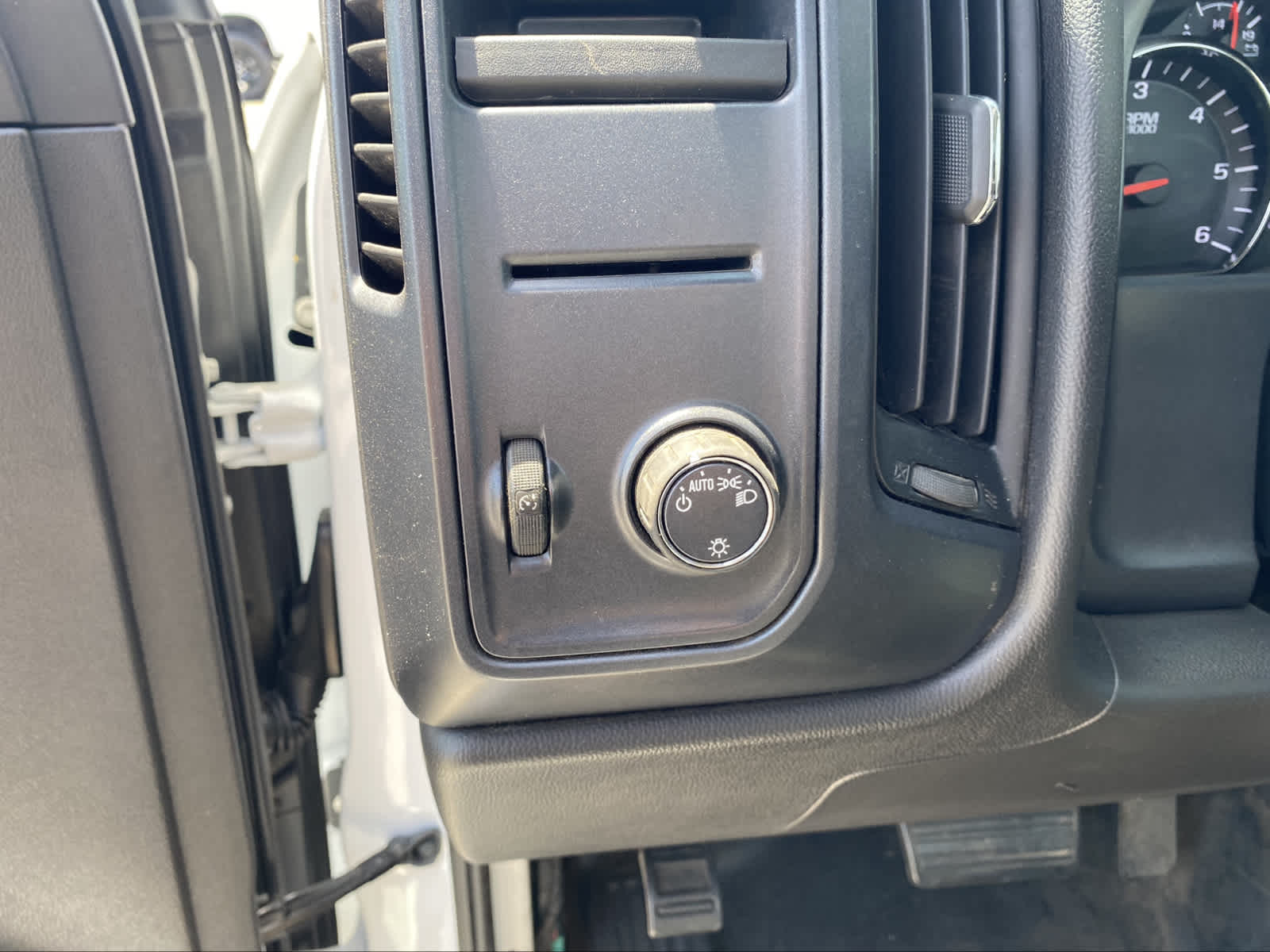 2017 Chevrolet Silverado 1500 Work Truck 4WD Reg Cab 133.0 15
