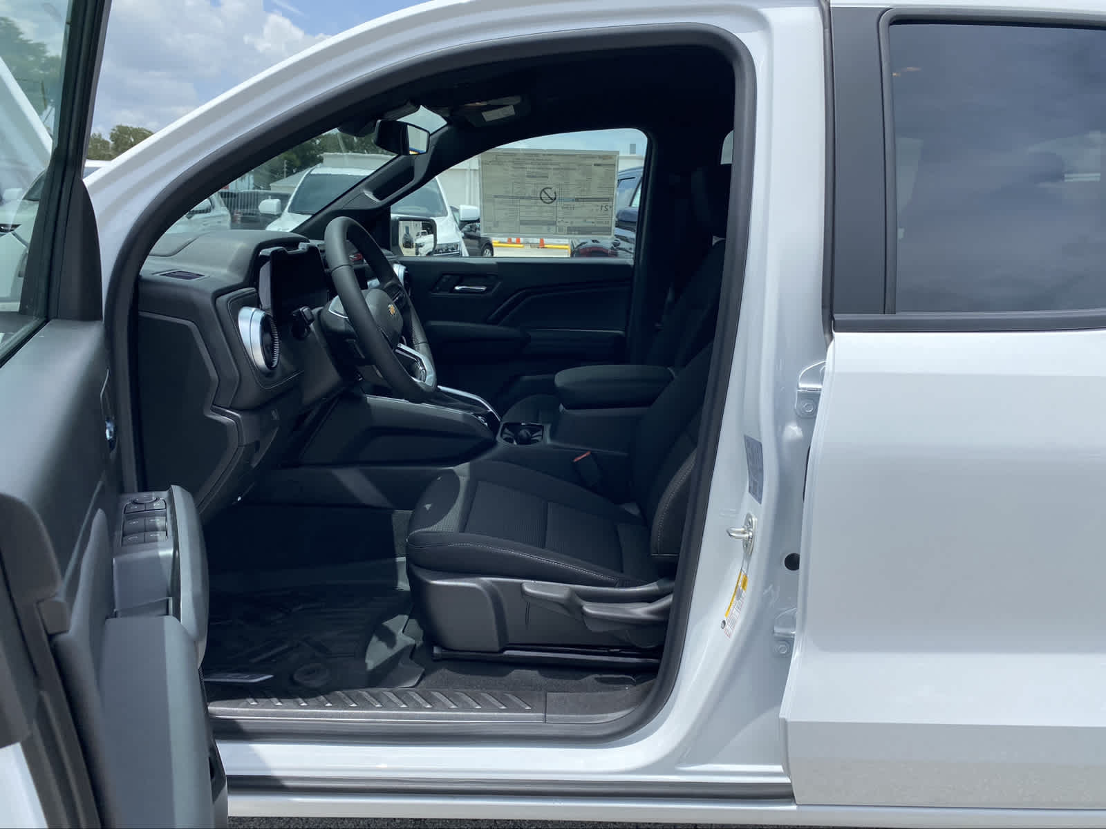 2024 Chevrolet Colorado 2WD LT Crew Cab 14