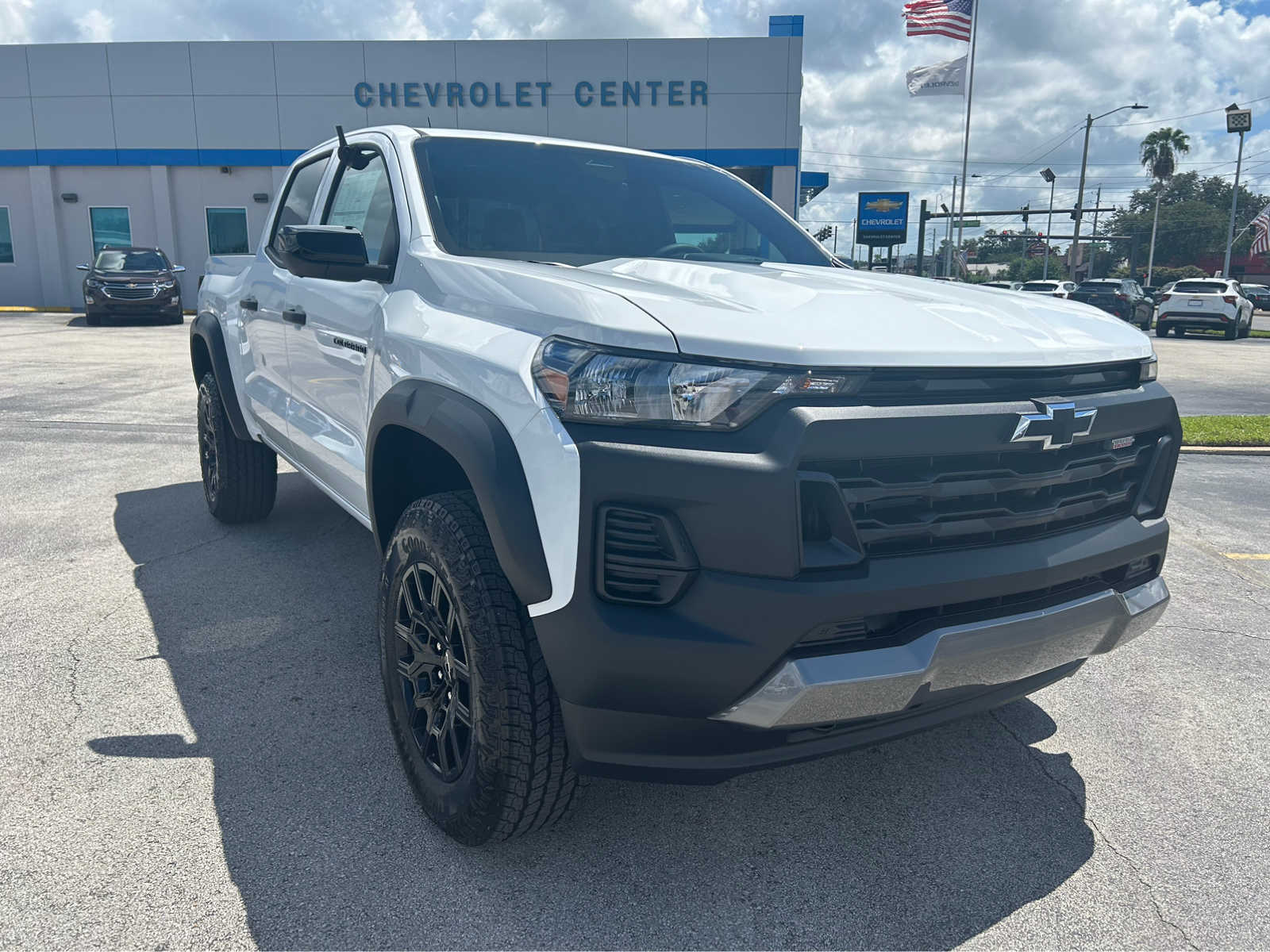 2024 Chevrolet Colorado 4WD Trail Boss Crew Cab 2