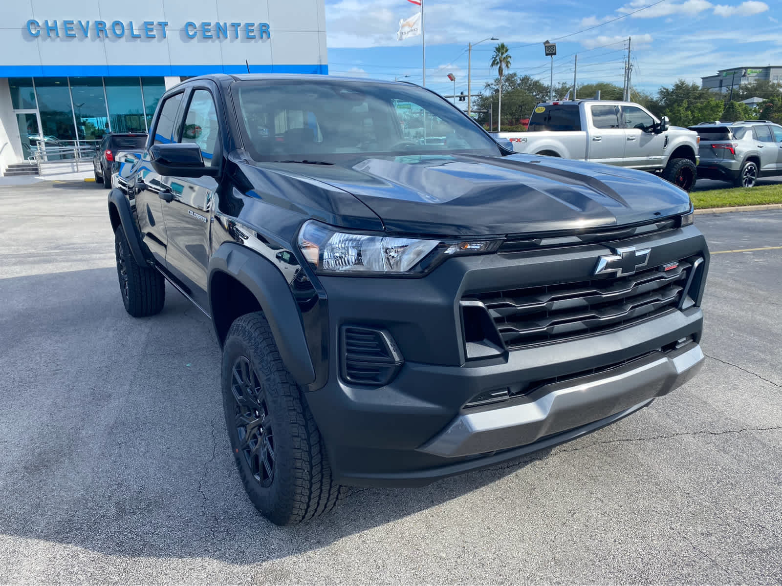 2024 Chevrolet Colorado 4WD Trail Boss Crew Cab 2