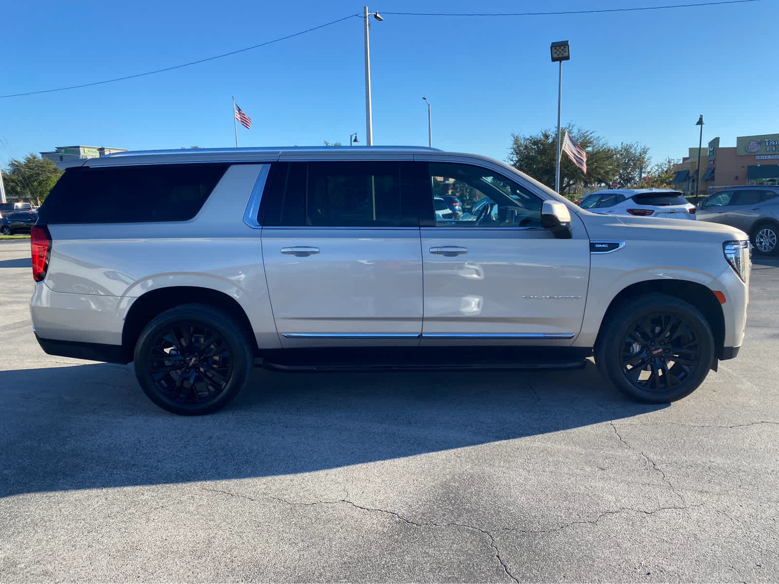 2023 GMC Yukon XL SLT 9