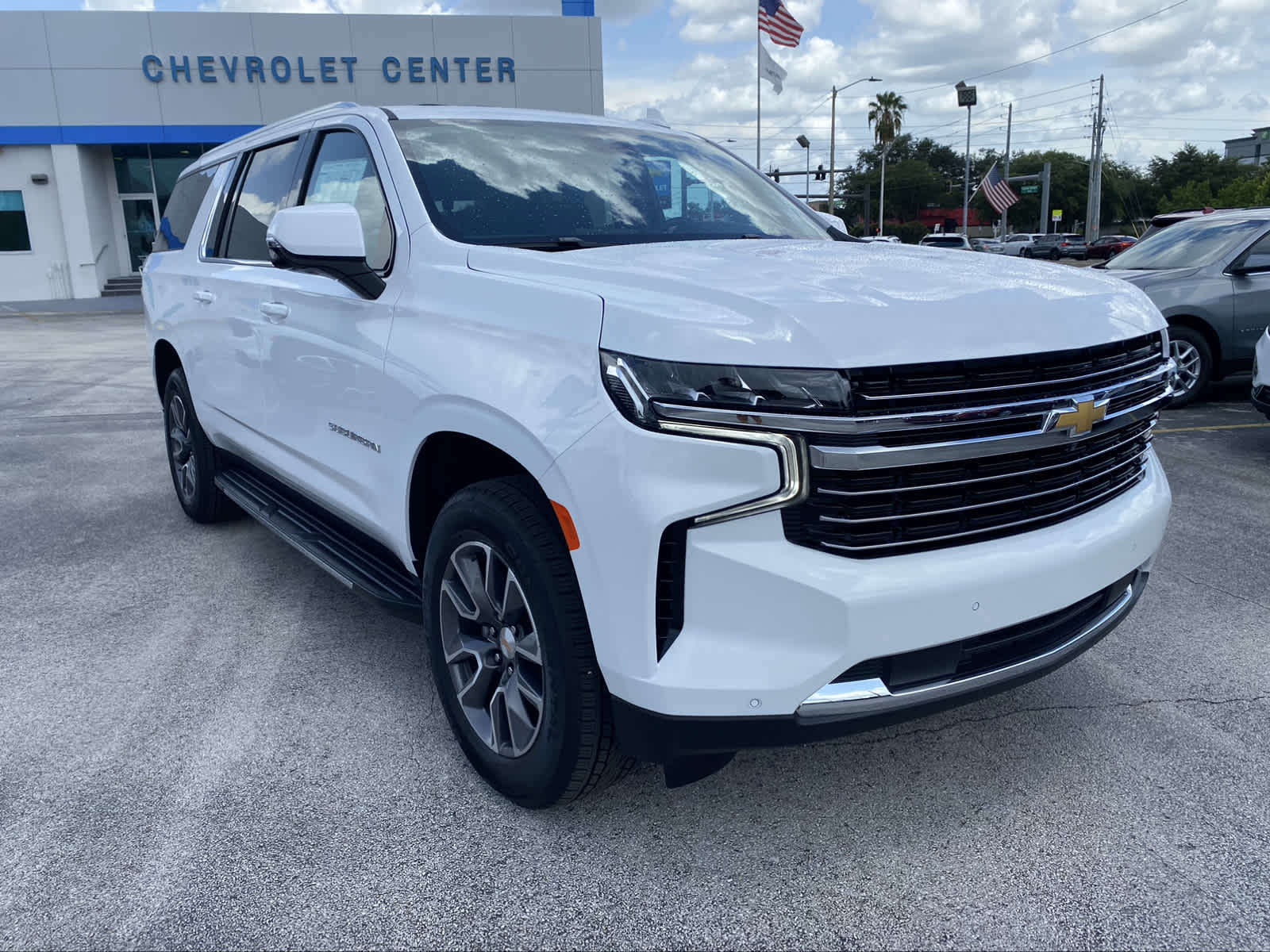 2024 Chevrolet Suburban LT 2