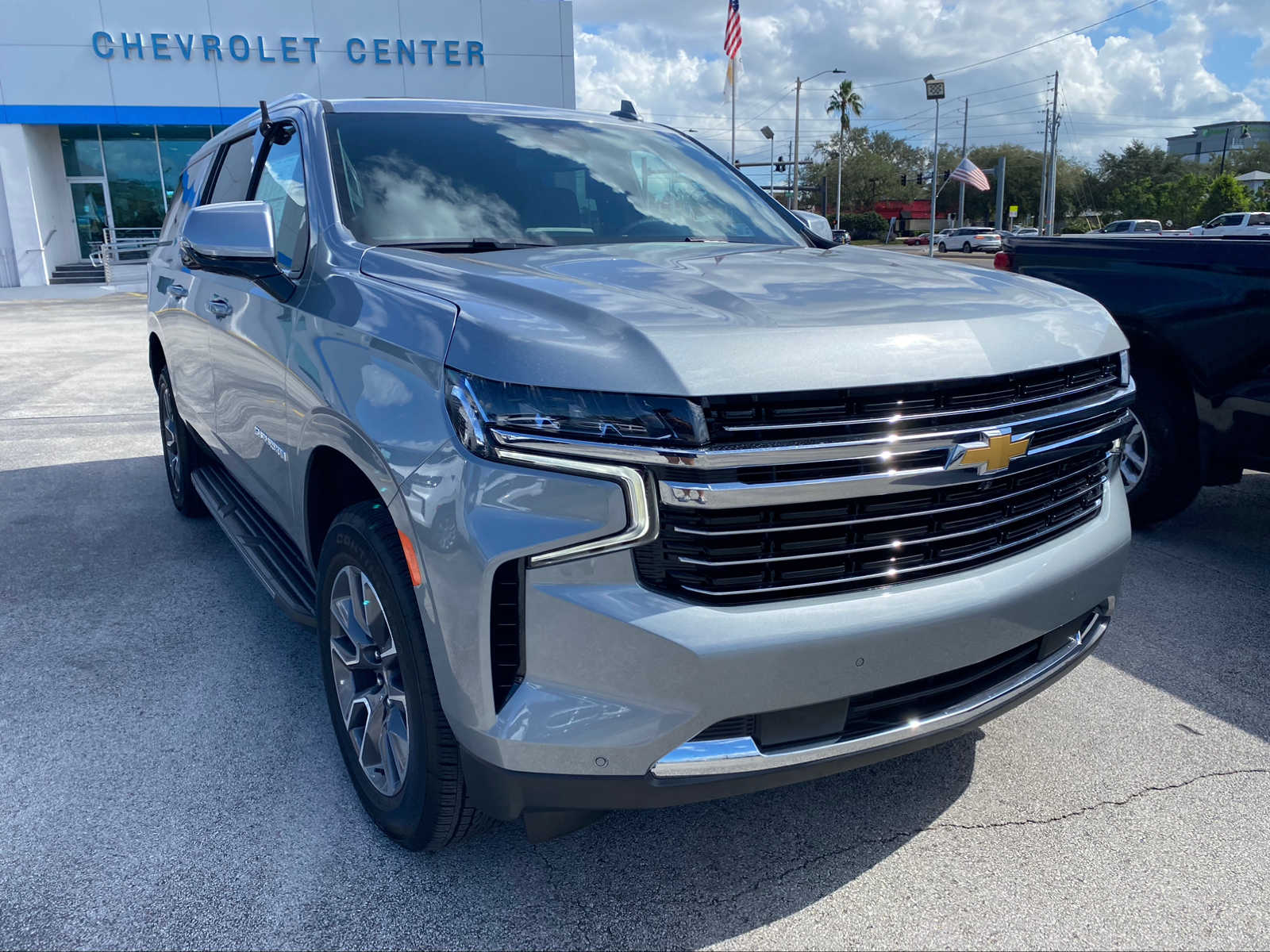 2024 Chevrolet Suburban LT 2