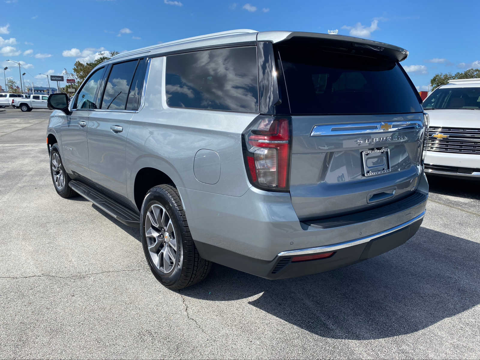 2024 Chevrolet Suburban LT 5