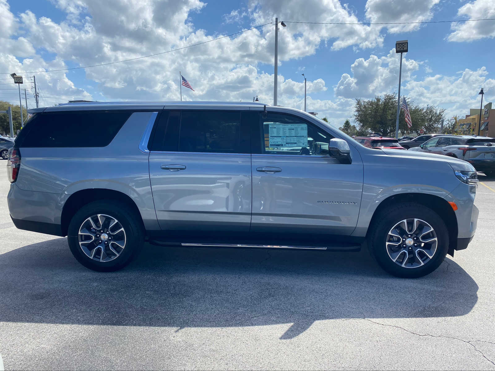 2024 Chevrolet Suburban LT 8