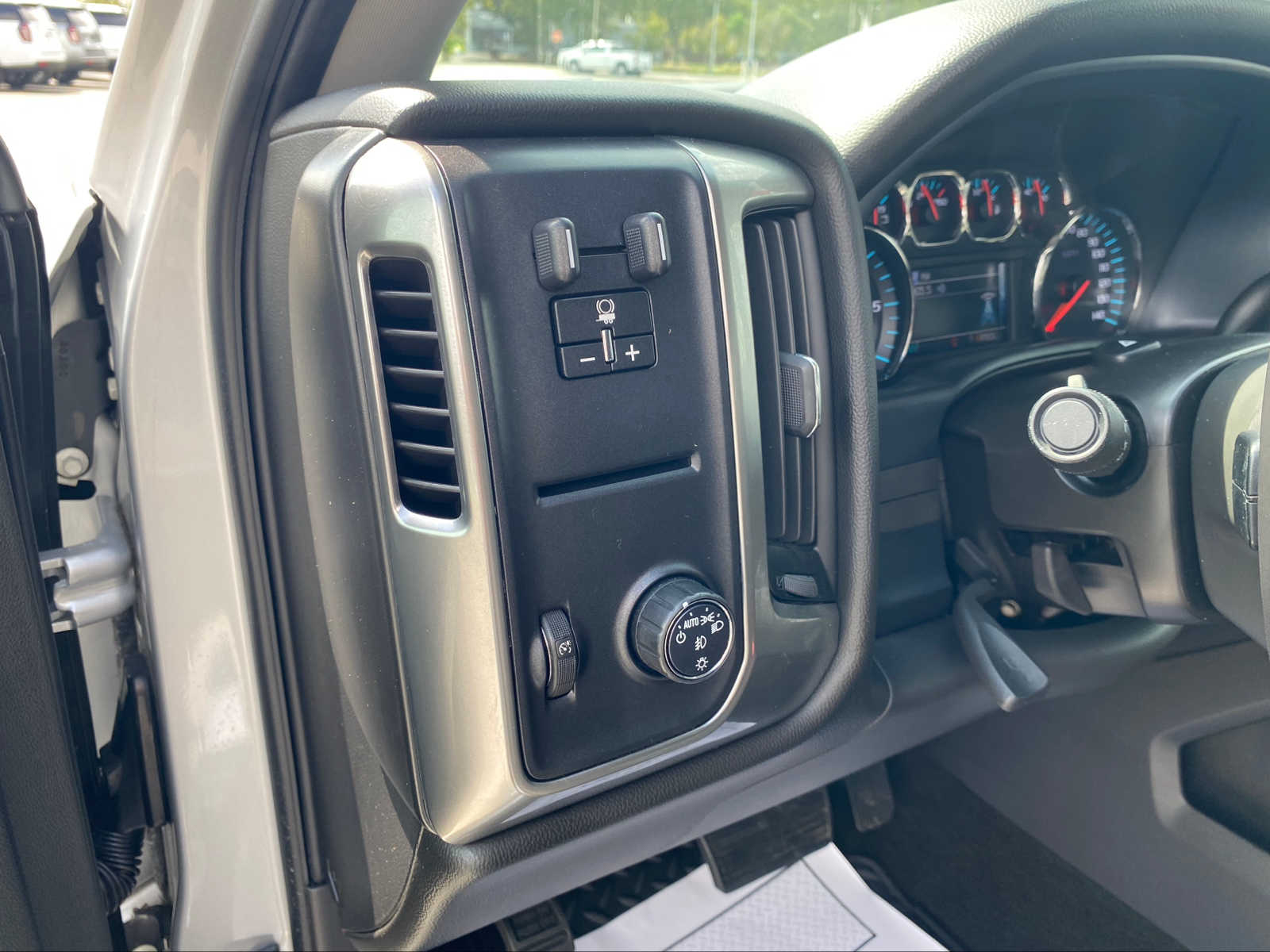 2018 Chevrolet Silverado 1500 LT 2WD Crew Cab 143.5 17