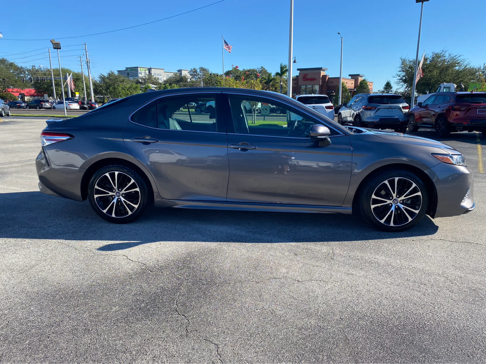 2020 Toyota Camry SE 9