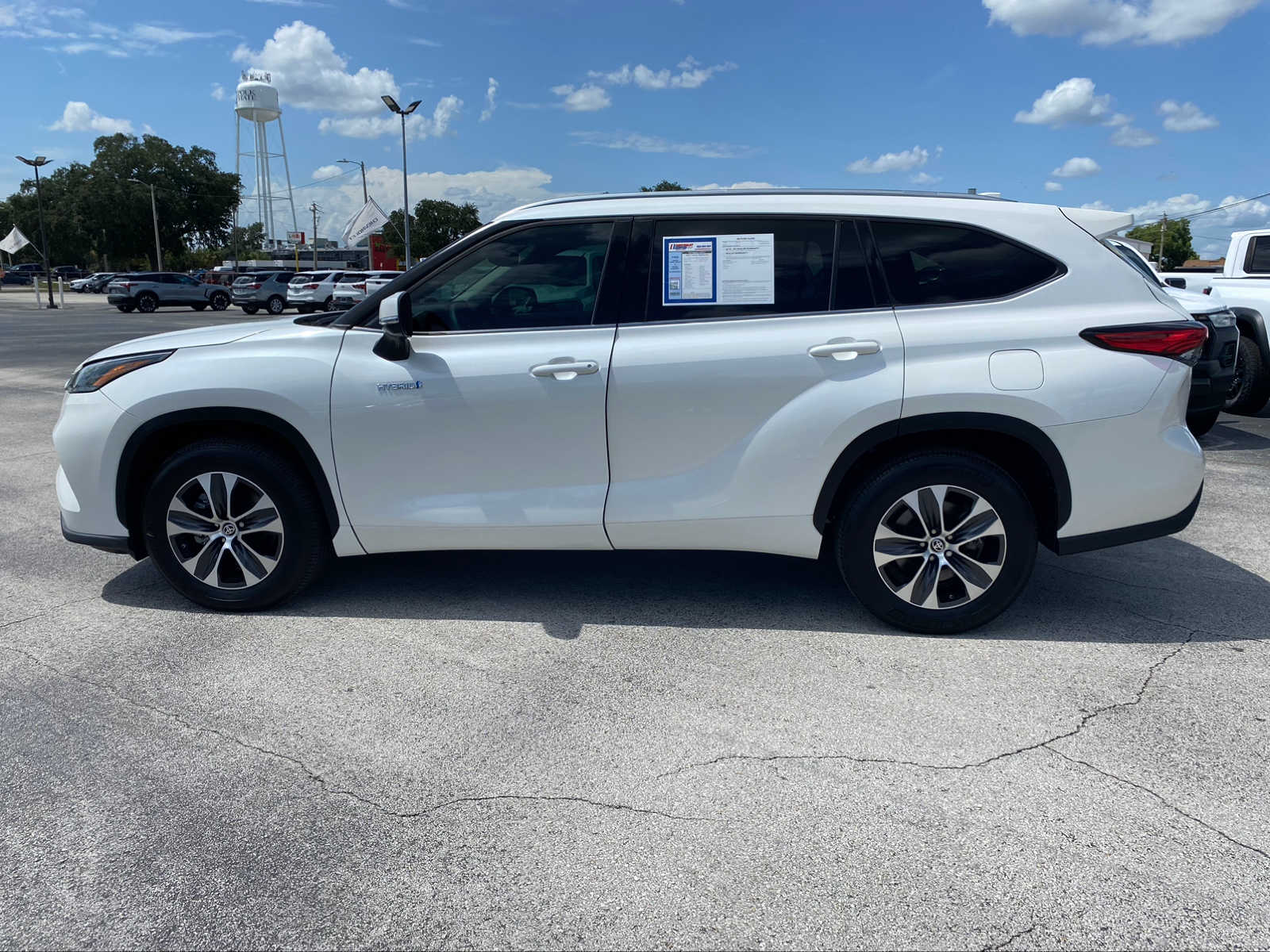 2021 Toyota Highlander Hybrid XLE 4