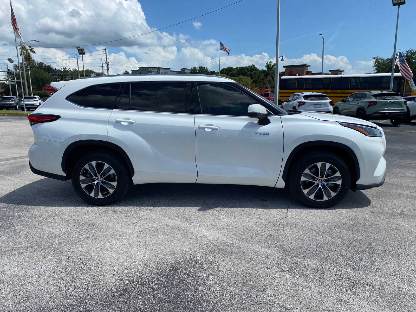 2021 Toyota Highlander Hybrid XLE 8