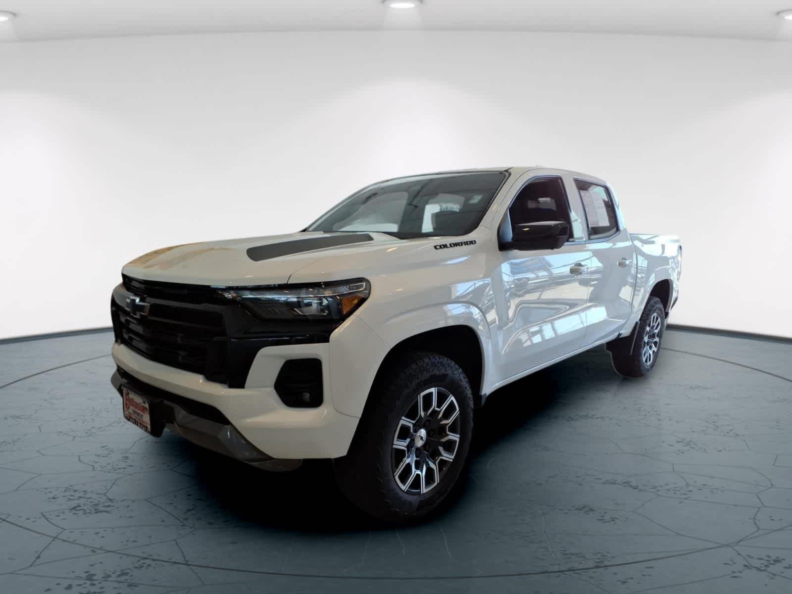 Summit White 2023 Chevrolet Colorado Pickup Truck Four-Wheel Drive 8-Speed Automatic