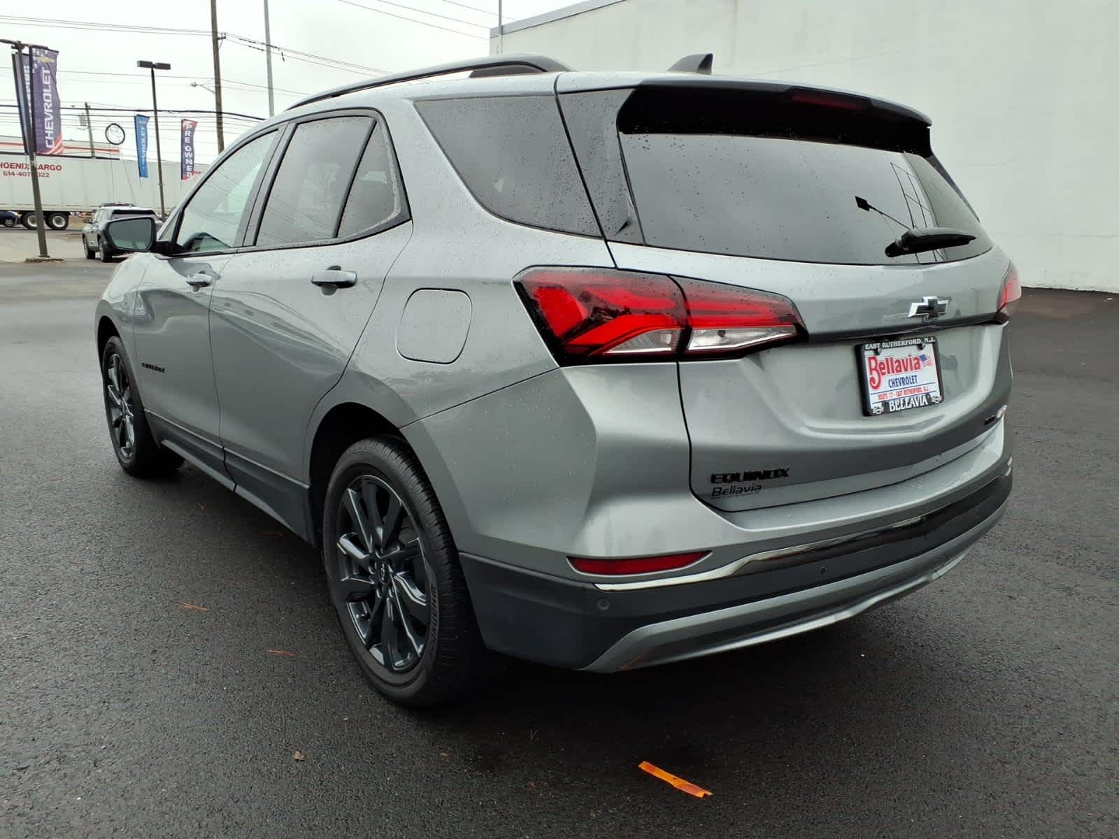 View vehicle photo 4