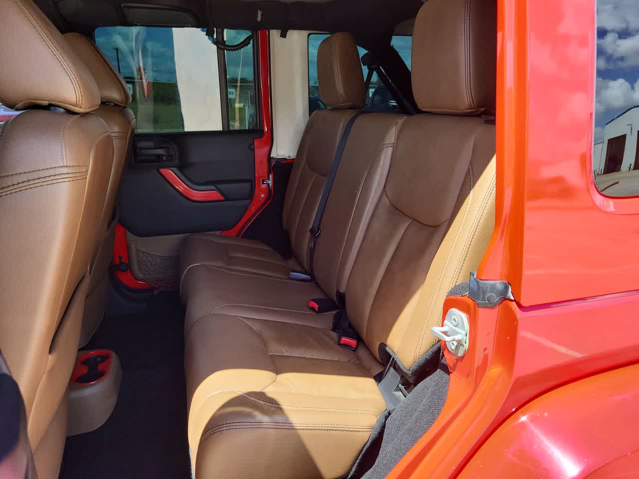 2015 Jeep Wrangler Unlimited Sahara 21