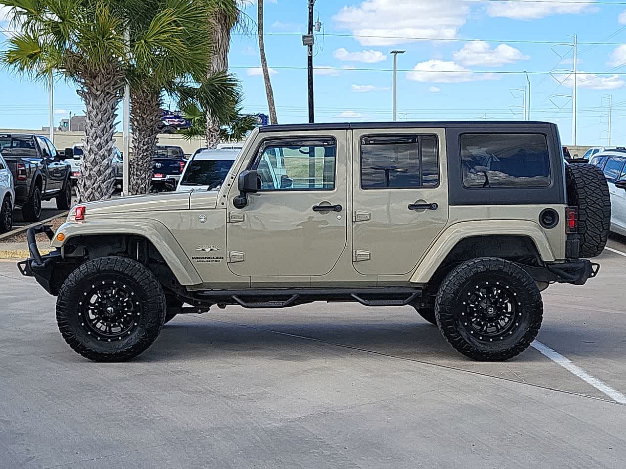 2017 Jeep Wrangler Unlimited Sahara 11