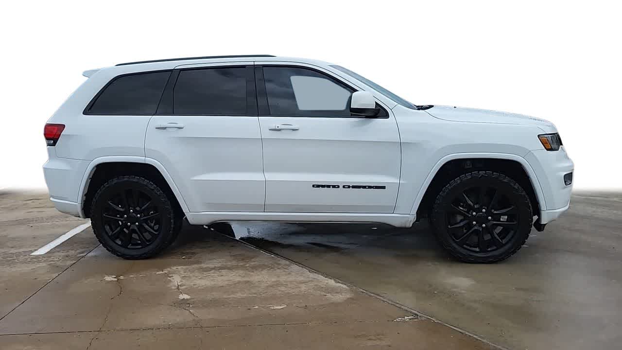 2020 Jeep Grand Cherokee Altitude 9