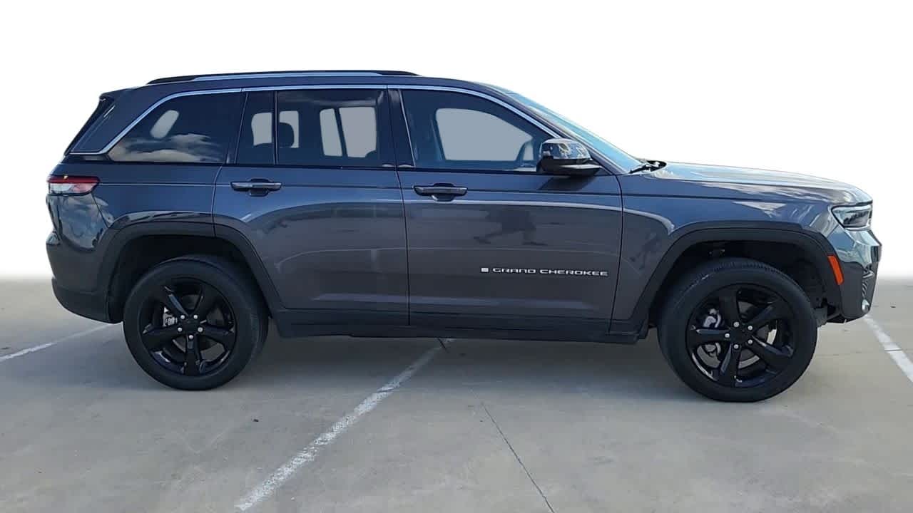 2023 Jeep Grand Cherokee Laredo 9