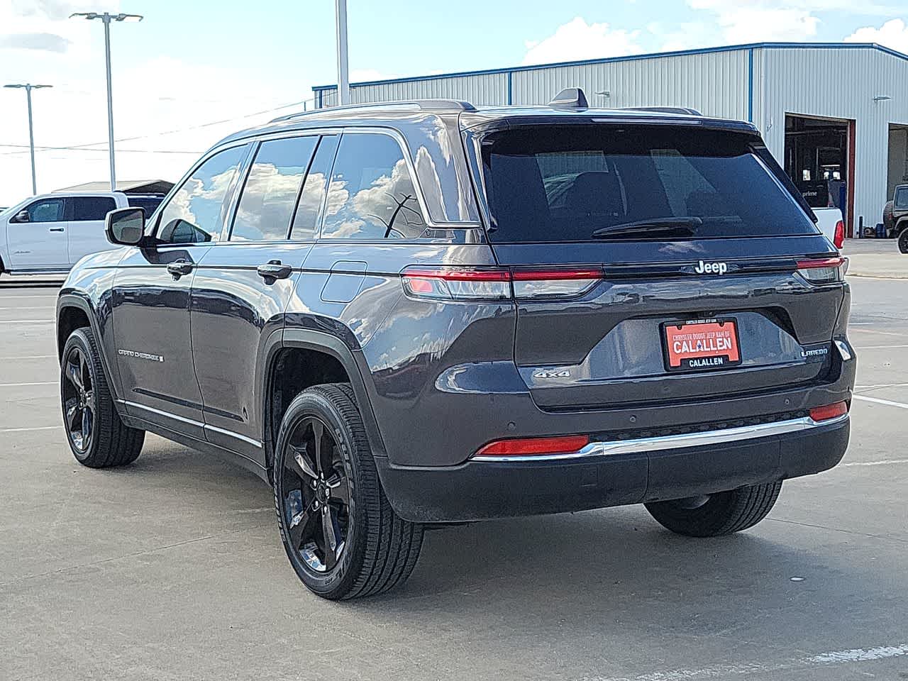 2023 Jeep Grand Cherokee Laredo 12