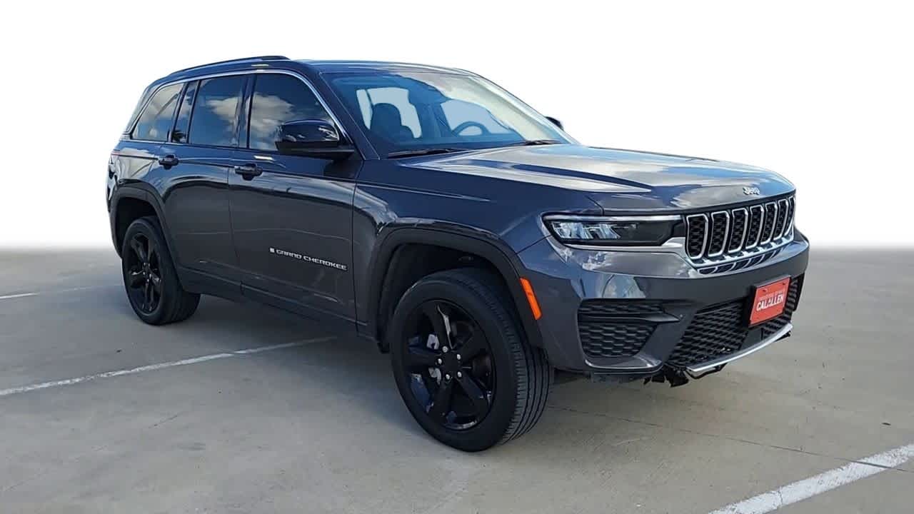 2023 Jeep Grand Cherokee Laredo 2