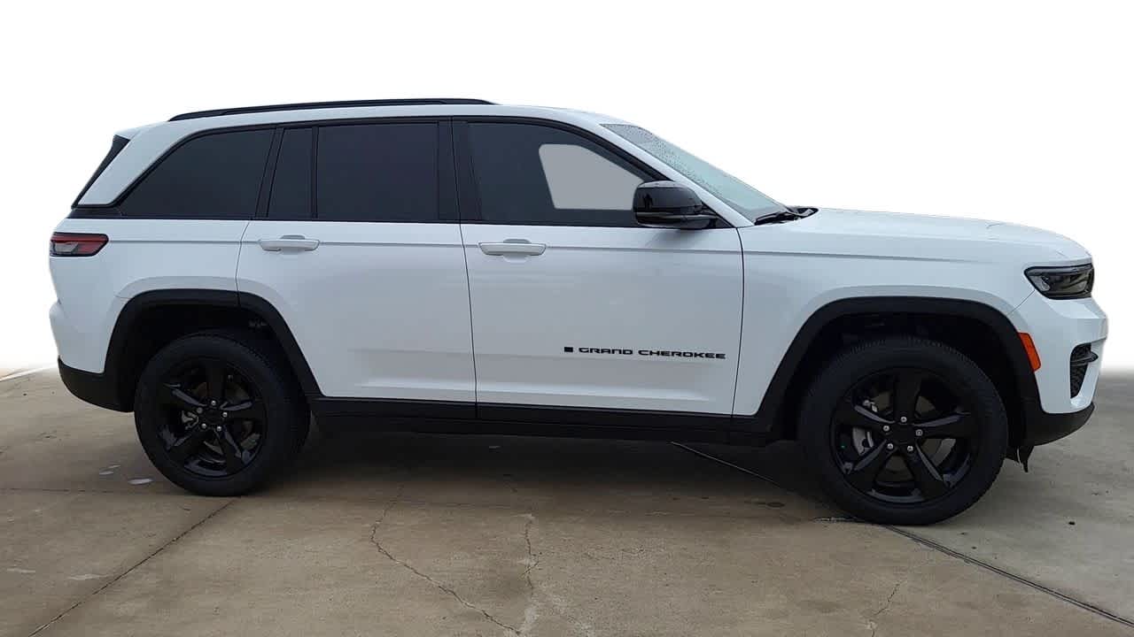 2023 Jeep Grand Cherokee Altitude 9