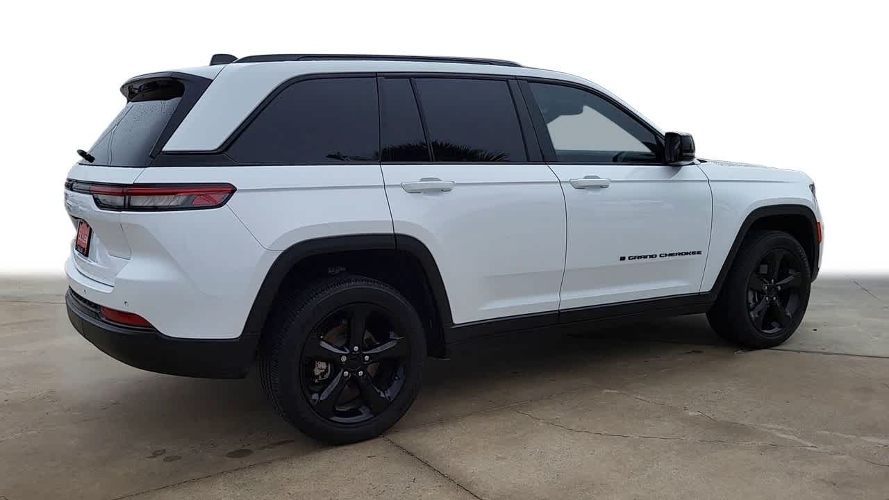 2023 Jeep Grand Cherokee Altitude 8