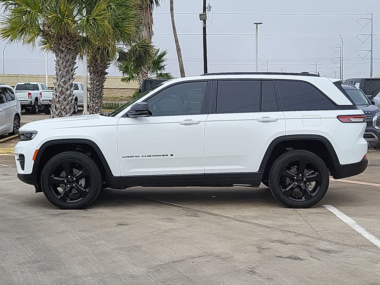 2023 Jeep Grand Cherokee Altitude 11