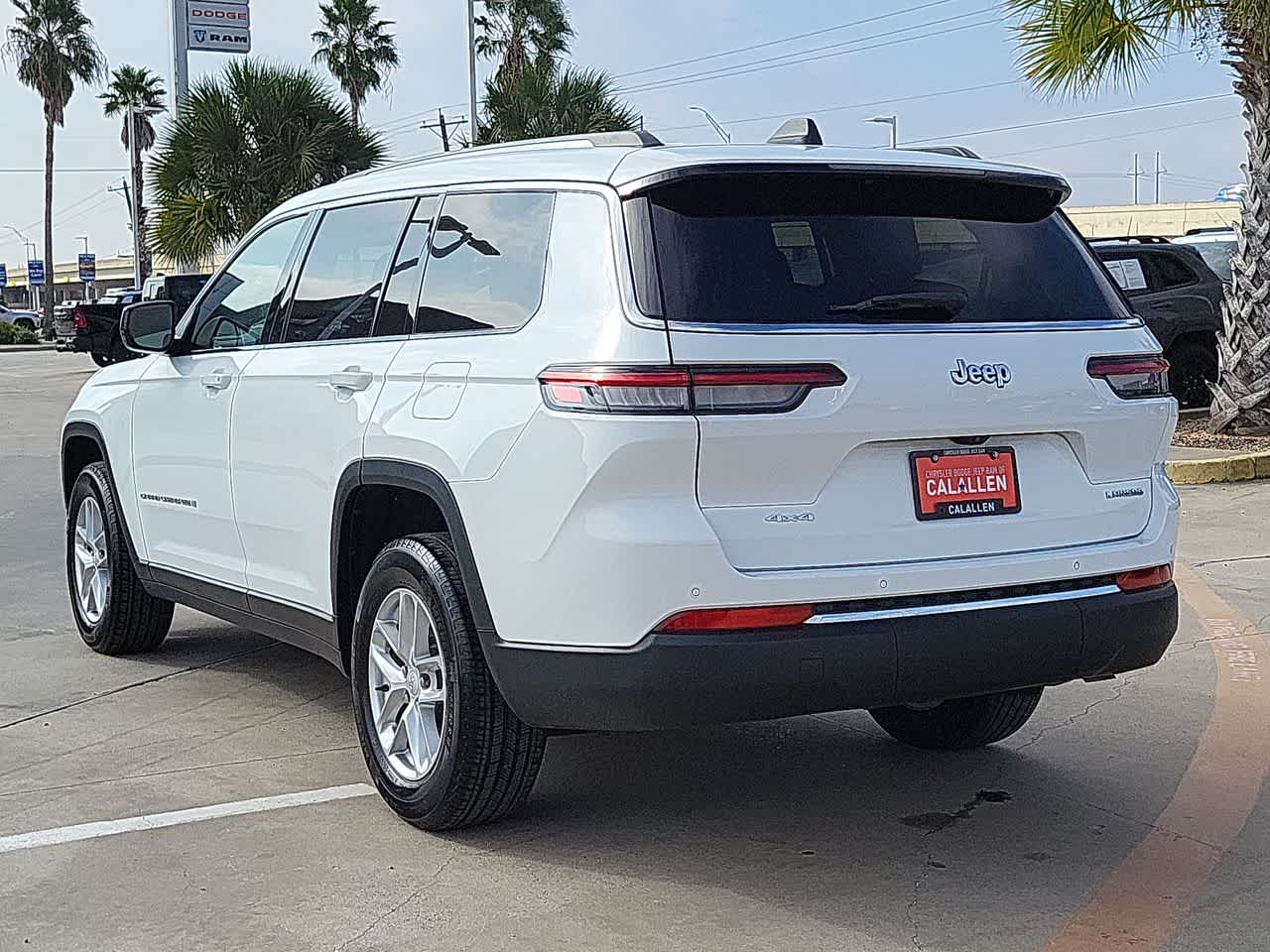 2023 Jeep Grand Cherokee L Laredo 12