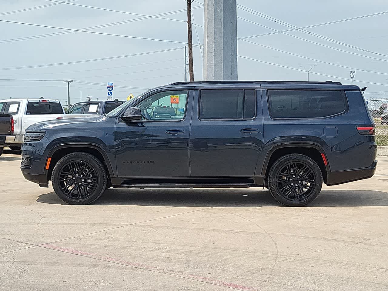 2024 Jeep Wagoneer L Series II Carbide 11