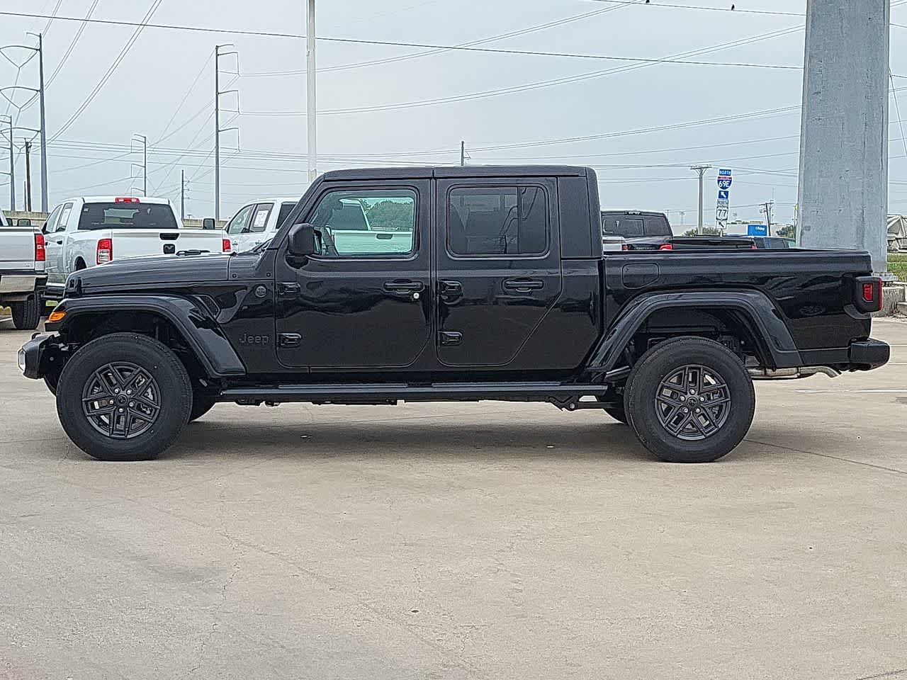 2024 Jeep Gladiator Sport S 4x4 11